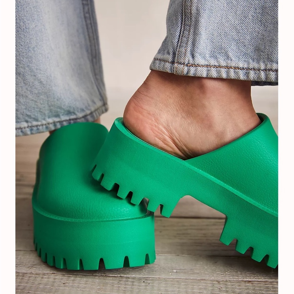 Jeffrey Campbell green clogge platform jellies